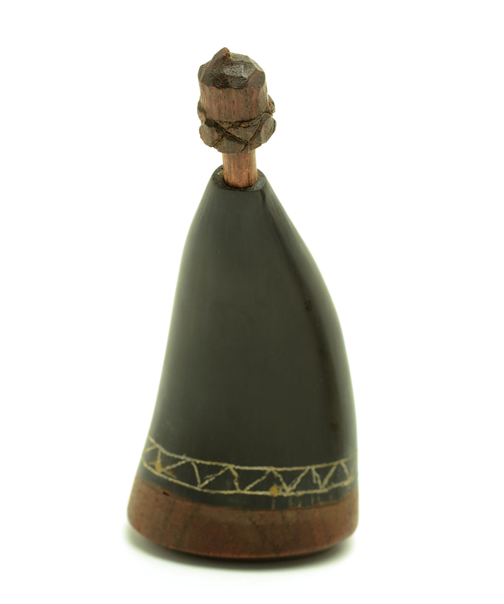 Western Fixed Blade Knife in Sheath and Three Powder Horns