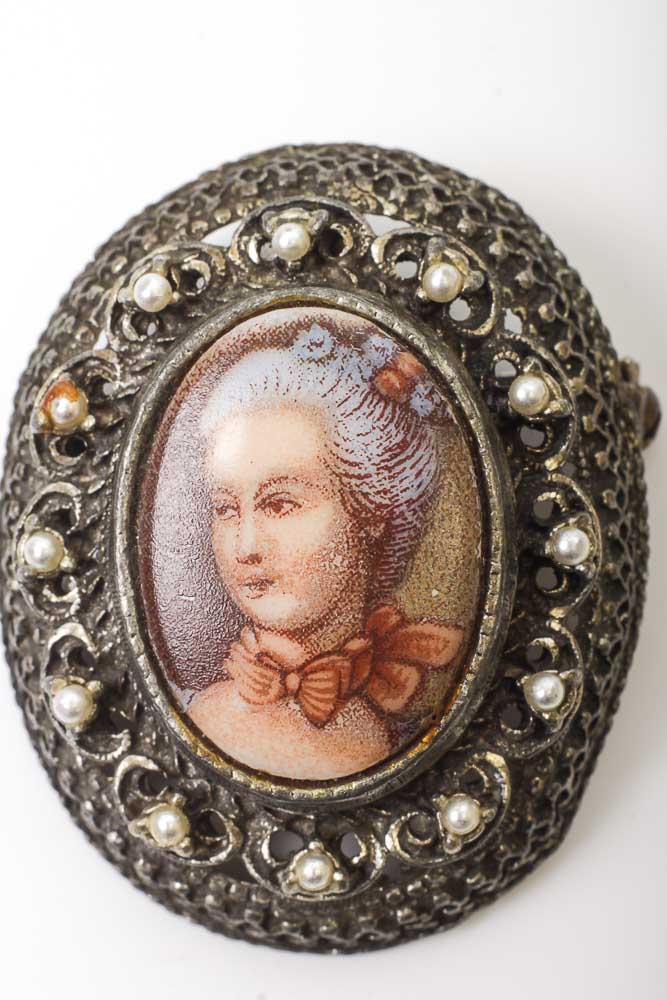 Costume Cameo Jewelry