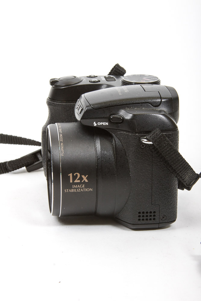 FujiFilm Finepix S1500 Digital Camera