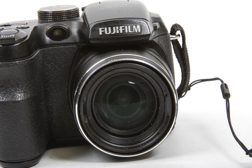 FujiFilm Finepix S1500 Digital Camera