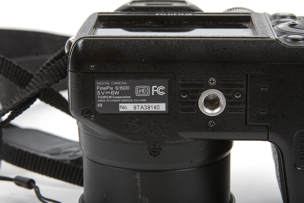 FujiFilm Finepix S1500 Digital Camera