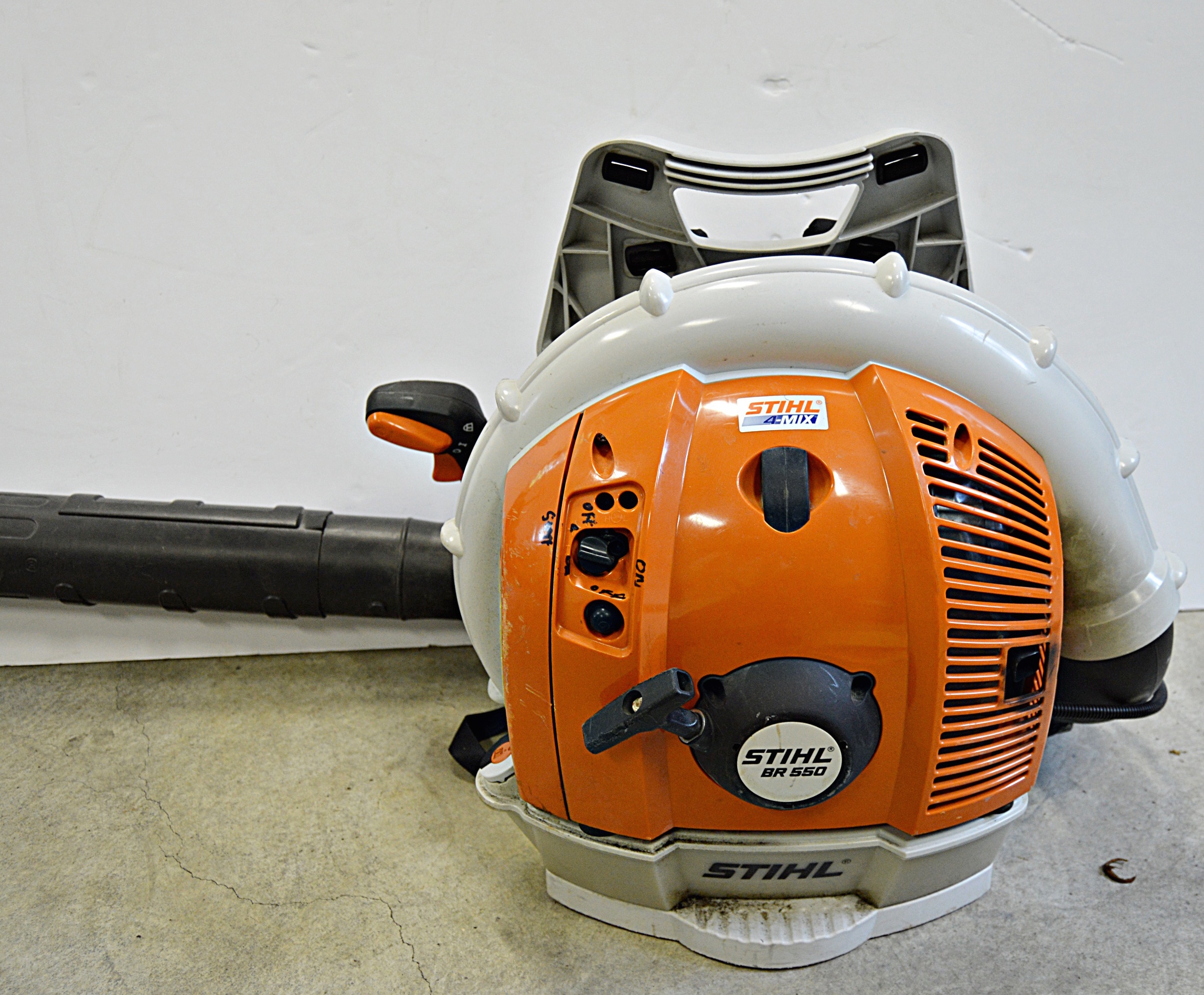 Stihl BR 550 4-Mix Gas-Powered Backpack Blower