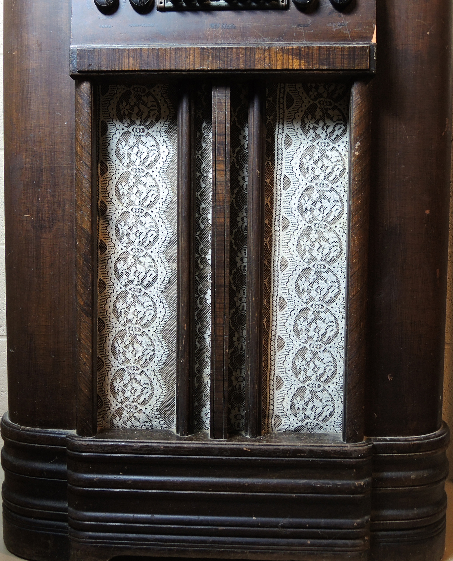 Vintage 1930s RCA K80 Console Radio