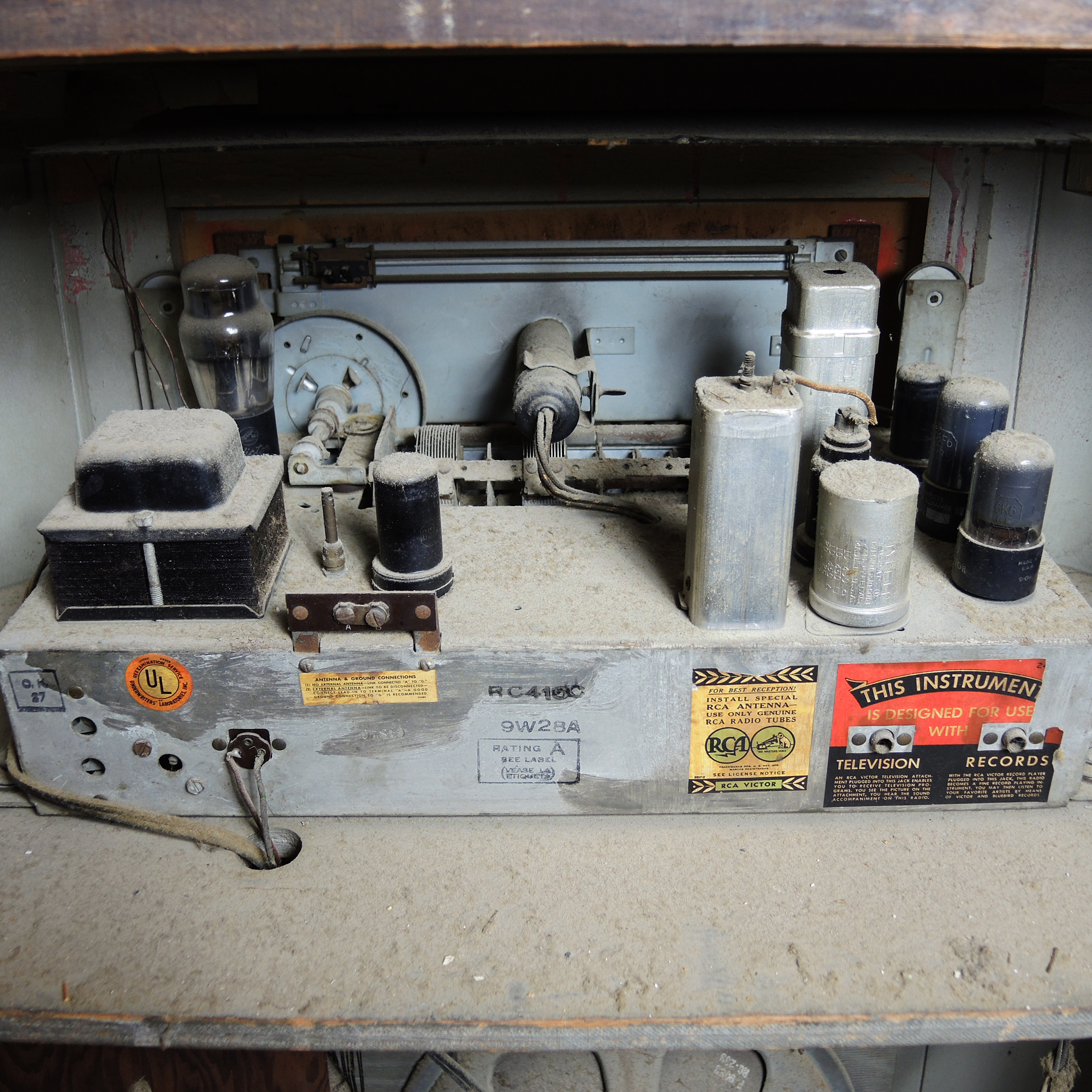 Vintage 1930s RCA K80 Console Radio