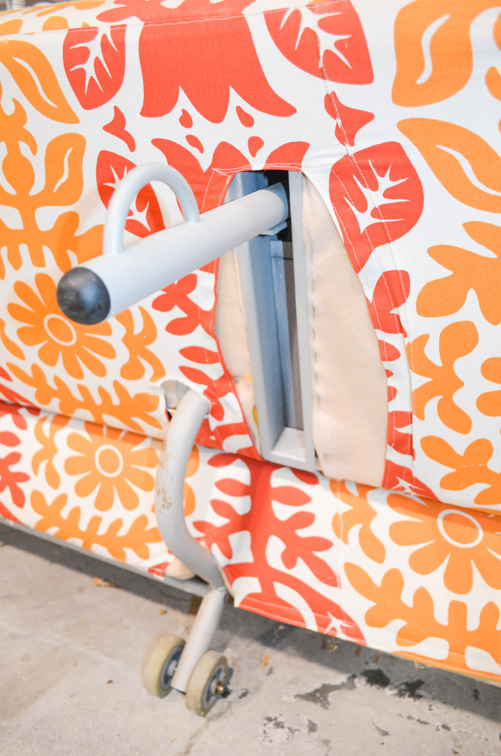 Zzofa Sofa Bed by James Irvine.