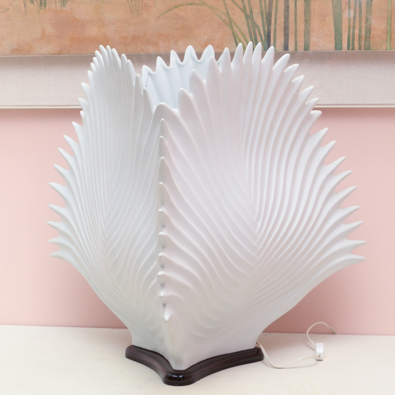 White Palmetto Leaf Accent Lamp