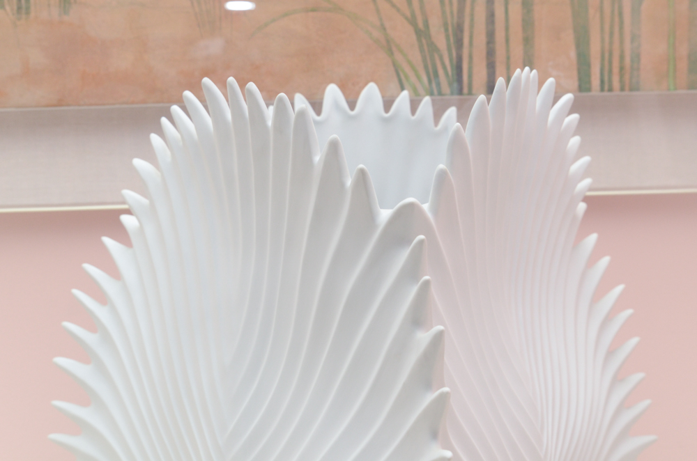 White Palmetto Leaf Accent Lamp