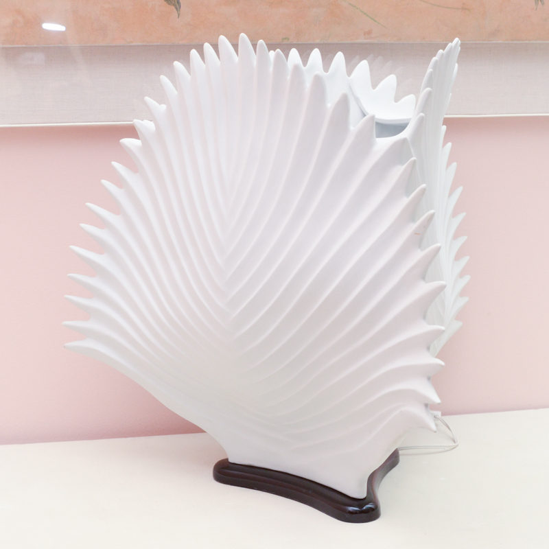 White Palmetto Leaf Accent Lamp