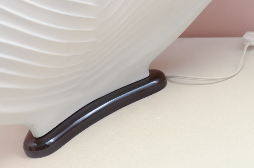 White Palmetto Leaf Accent Lamp