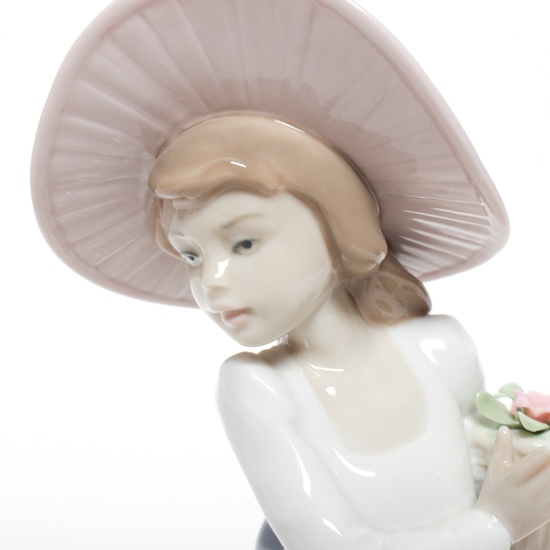 Nao by Lladro "The Nightingale's Song" Figurine