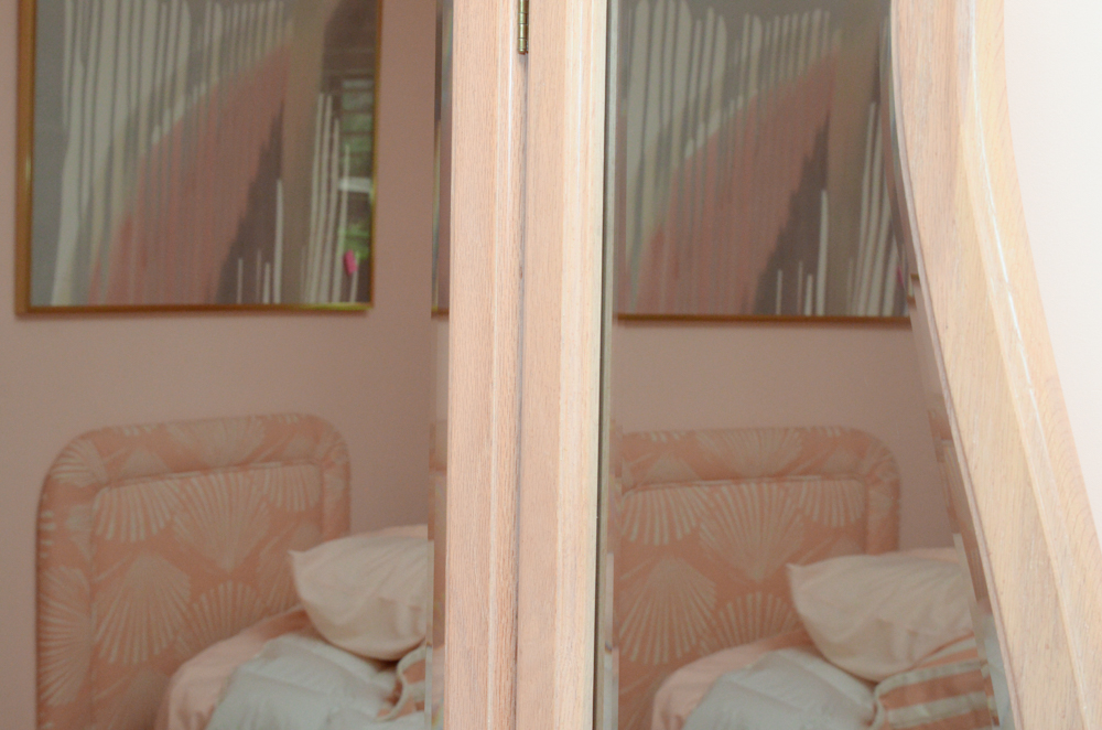 Oak Bombe Vanity Dresser With Mirror