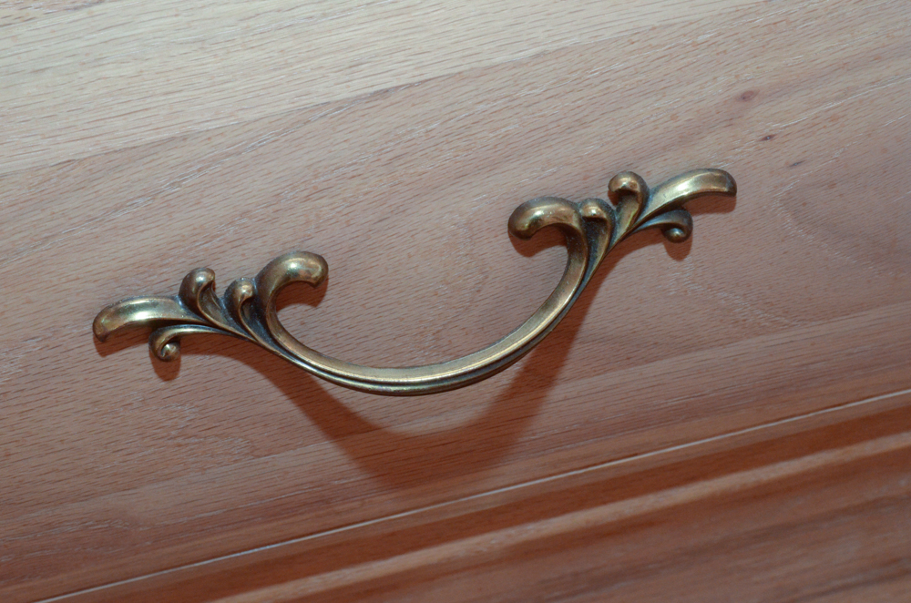 Maple Bombe Style Chest