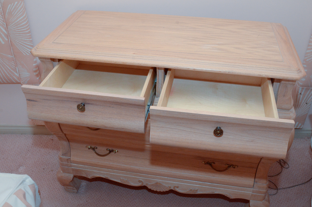 Maple Bombe Style Chest