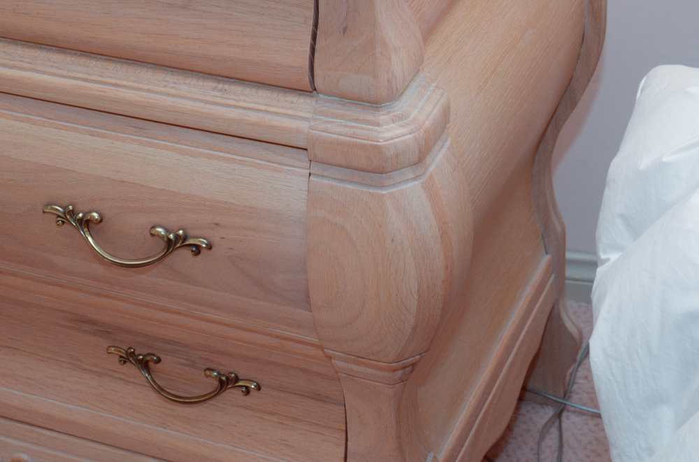 Maple Bombe Style Chest