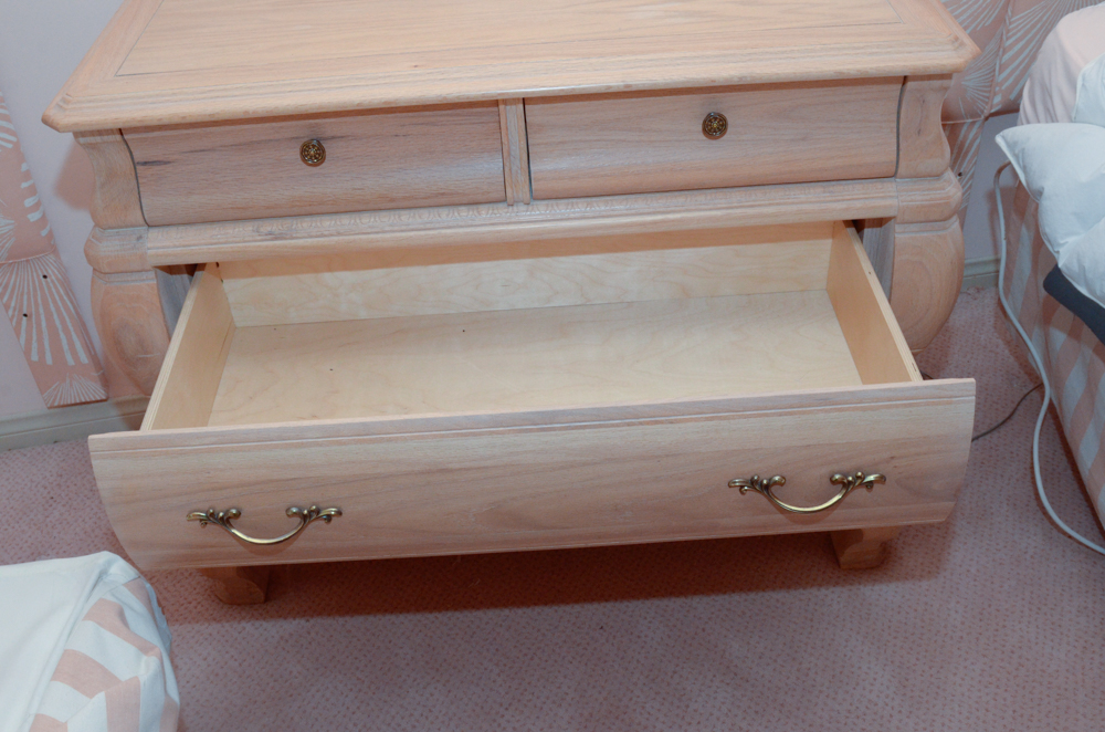 Maple Bombe Style Chest