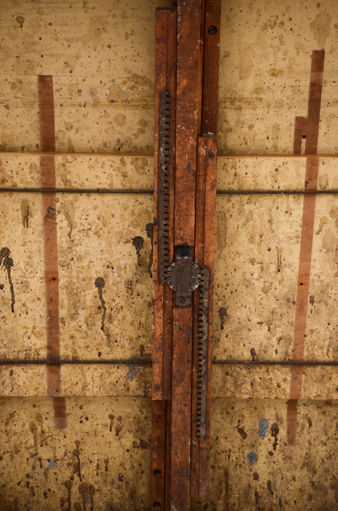Mid-Century Oak Draw-Leaf Table and Four Chairs