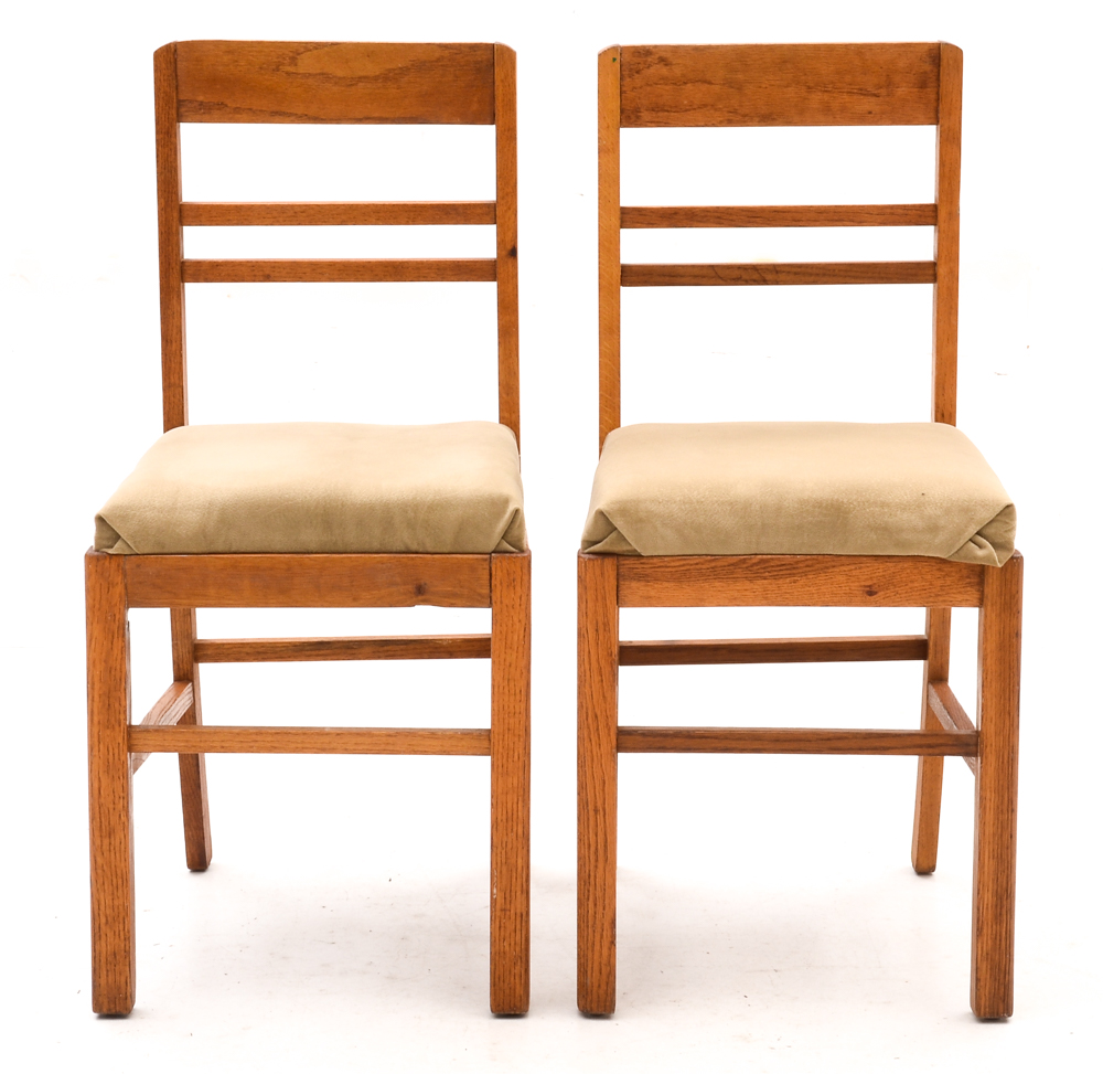 Mid-Century Oak Draw-Leaf Table and Four Chairs