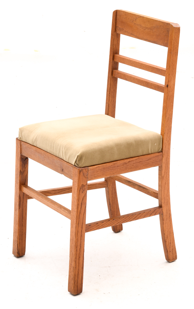 Mid-Century Oak Draw-Leaf Table and Four Chairs