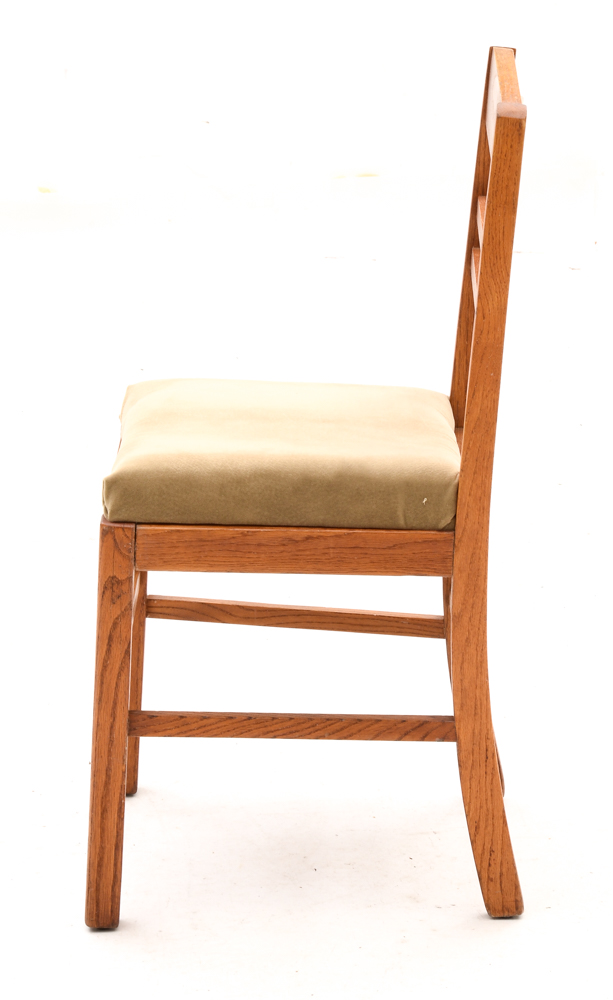 Mid-Century Oak Draw-Leaf Table and Four Chairs