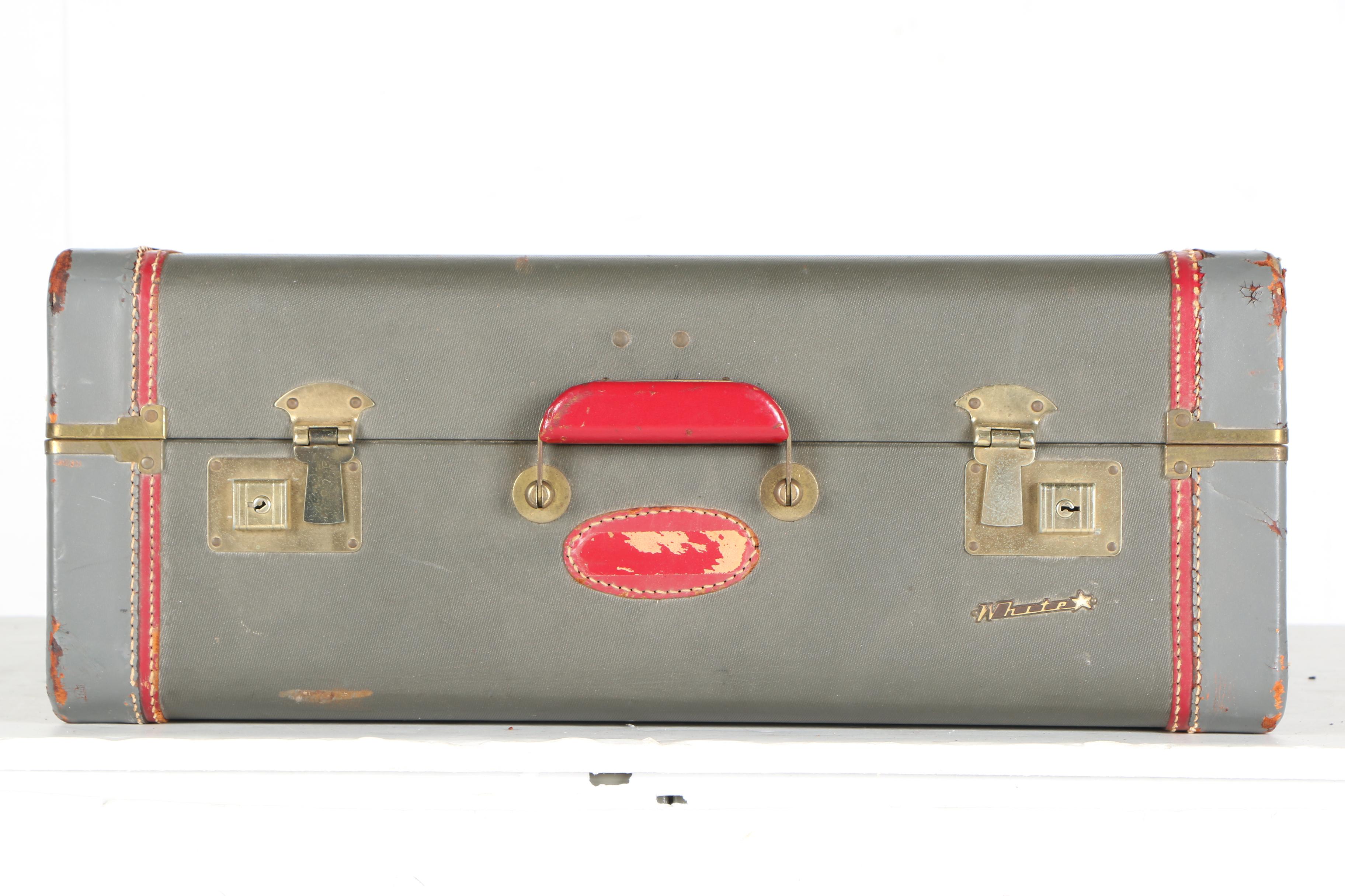 White Star Luggage Set With Plaid Suitcases