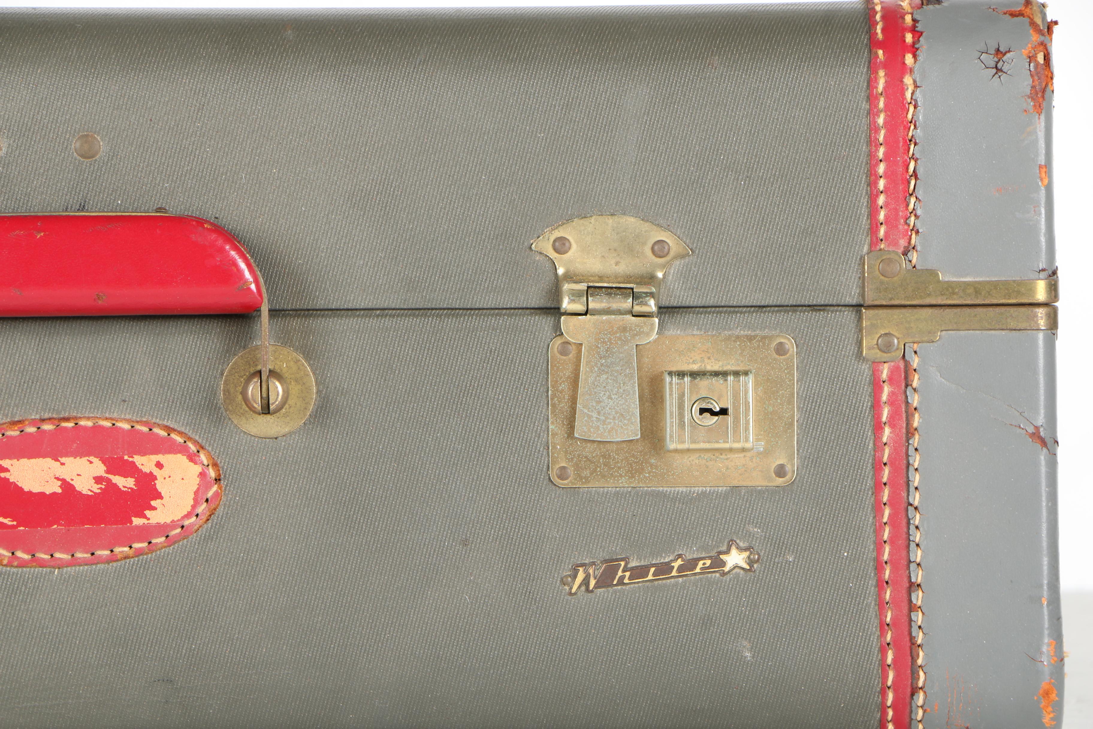 White Star Luggage Set With Plaid Suitcases