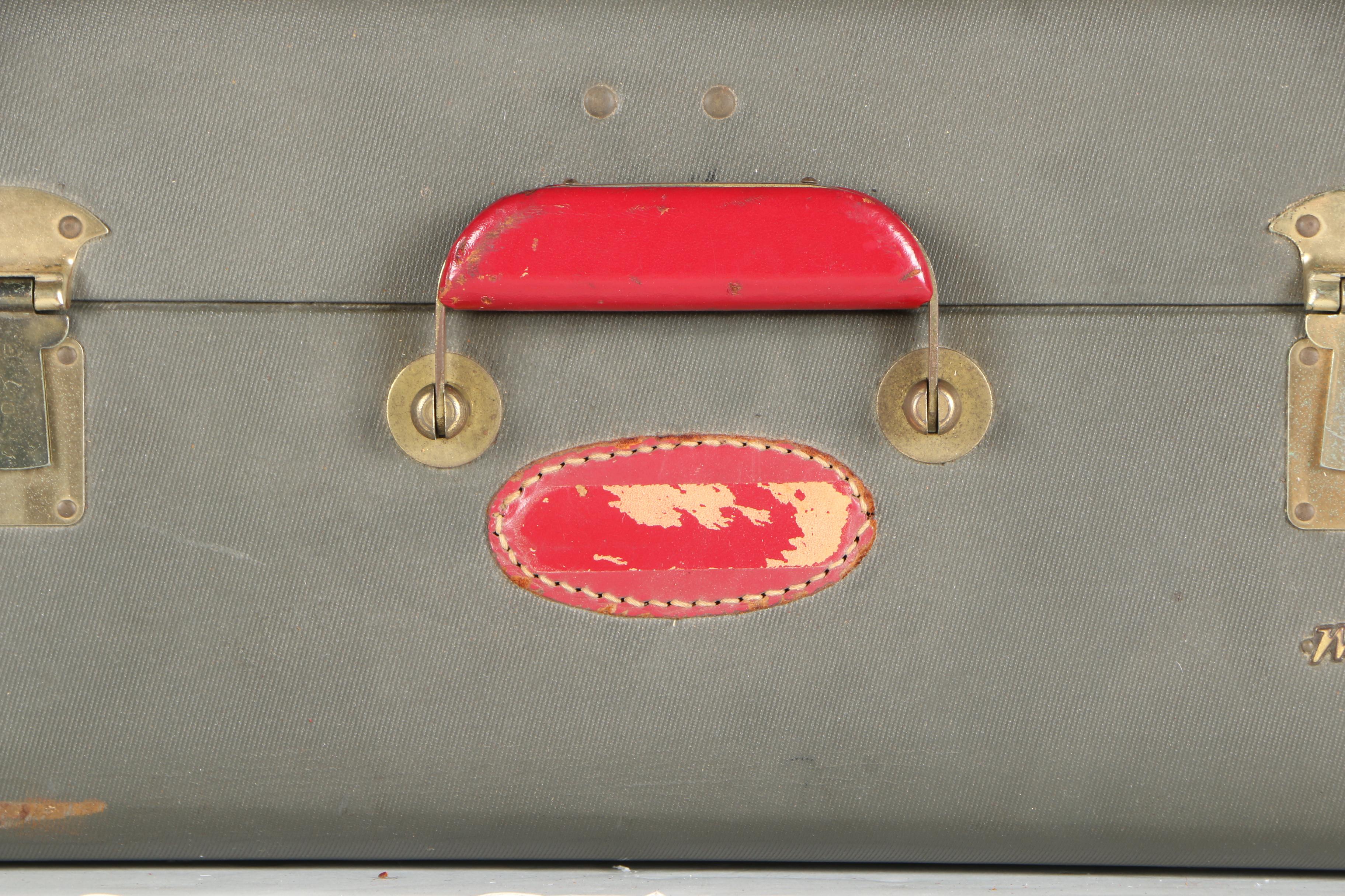 White Star Luggage Set With Plaid Suitcases