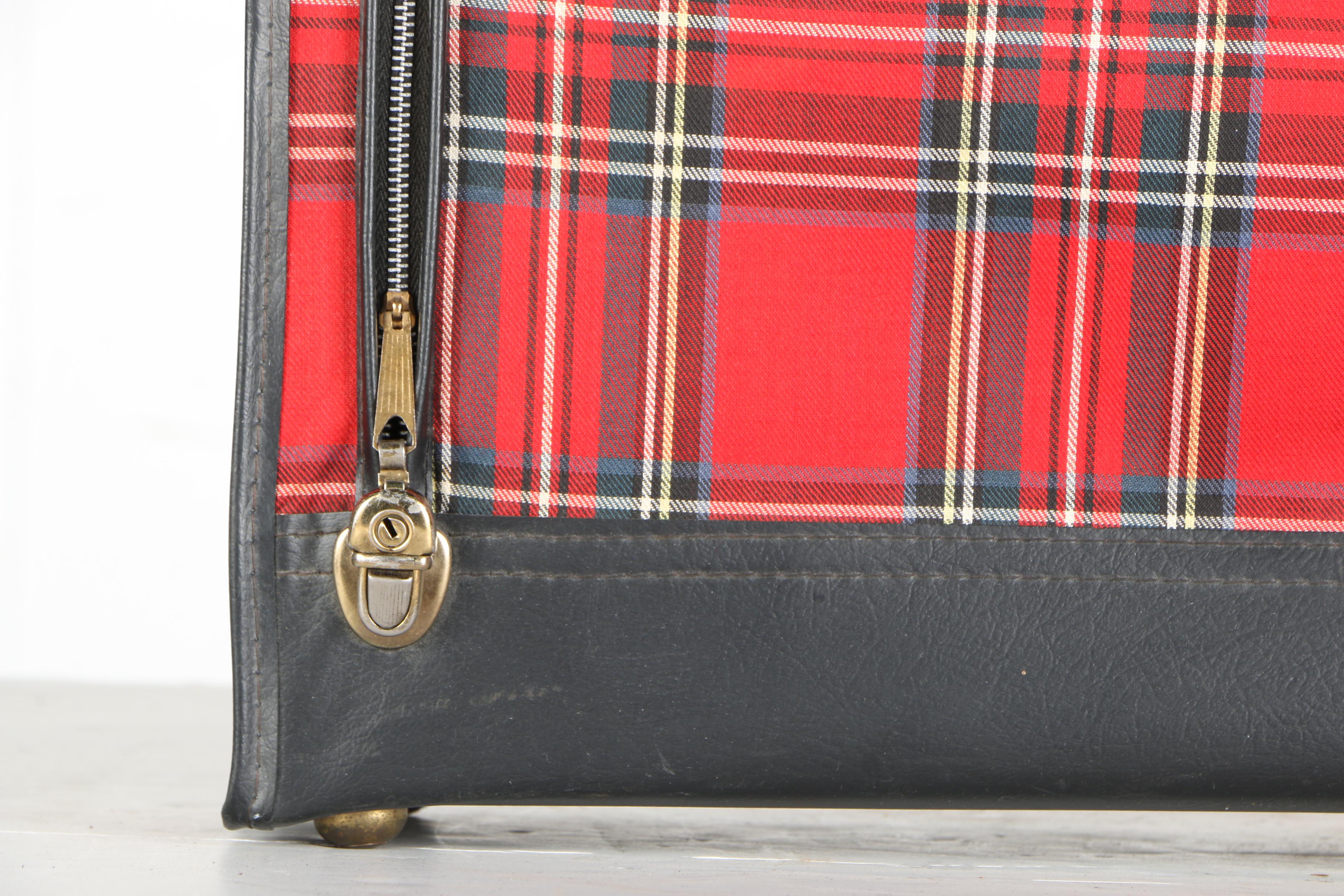 White Star Luggage Set With Plaid Suitcases