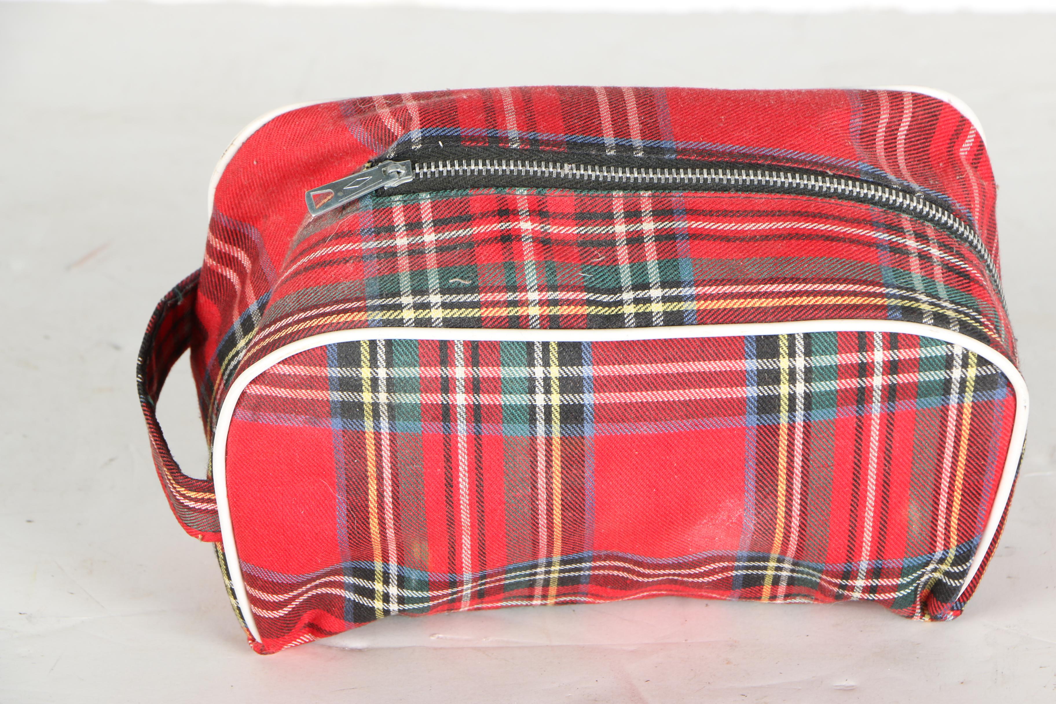 White Star Luggage Set With Plaid Suitcases