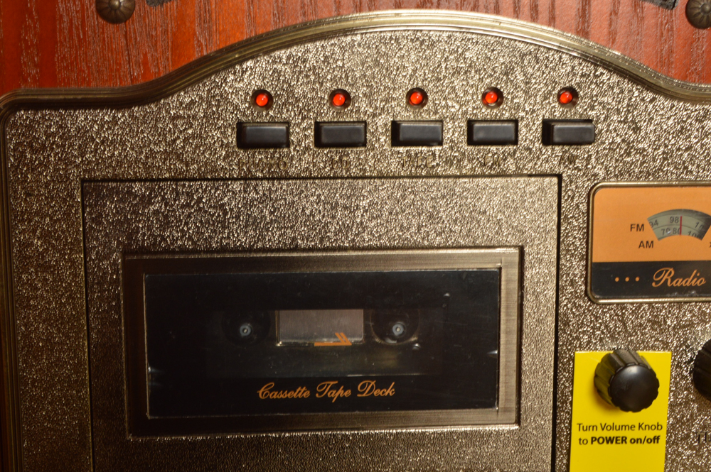 Faux Vintage Victoria Tunewriter Turntable Stereo