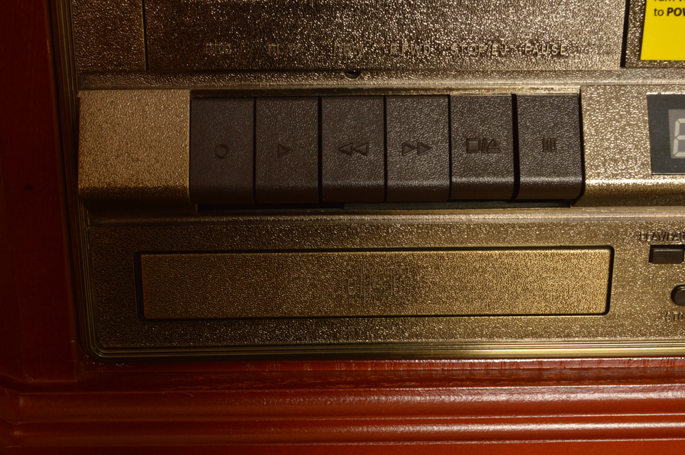 Faux Vintage Victoria Tunewriter Turntable Stereo