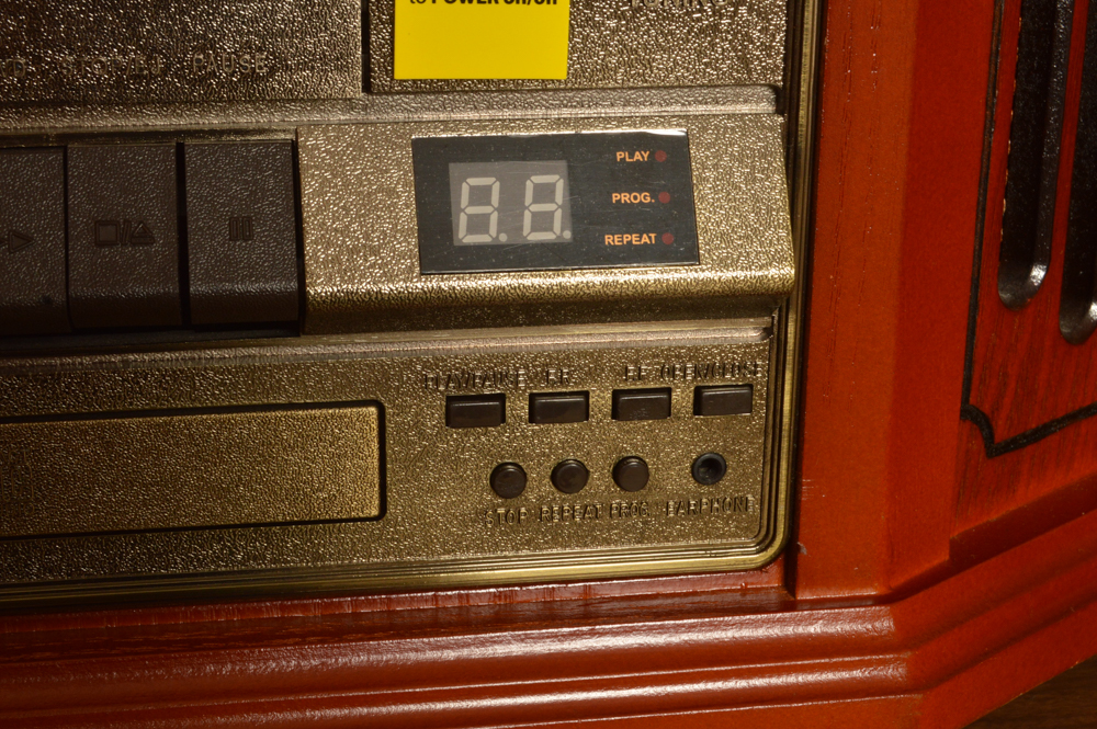 Faux Vintage Victoria Tunewriter Turntable Stereo