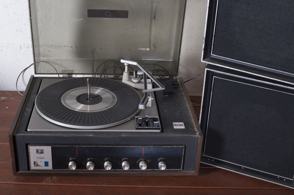 1970s-Era RCA Modular Series Record Player With Speakers