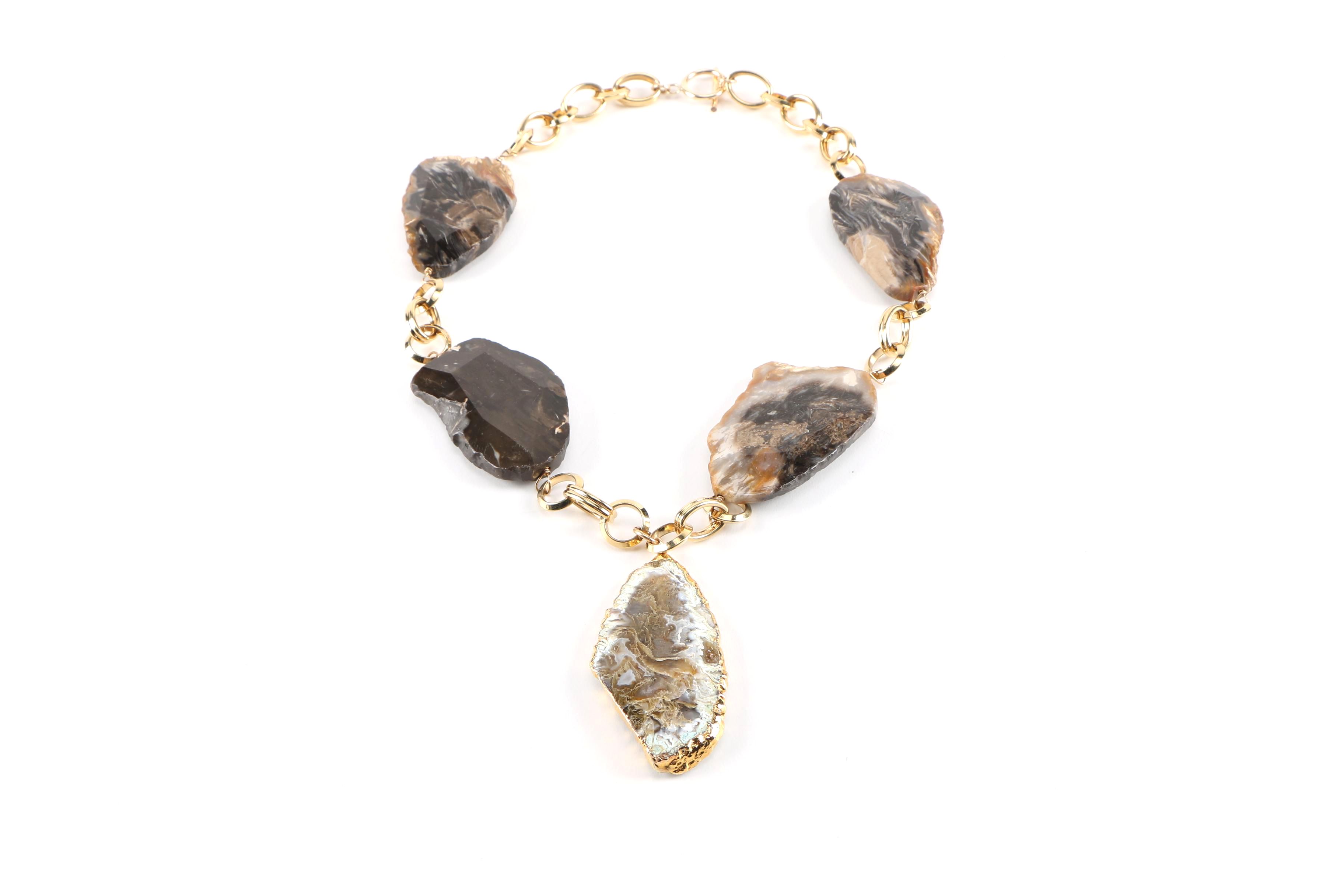 Gold Tone Necklace With Large Agate Accents