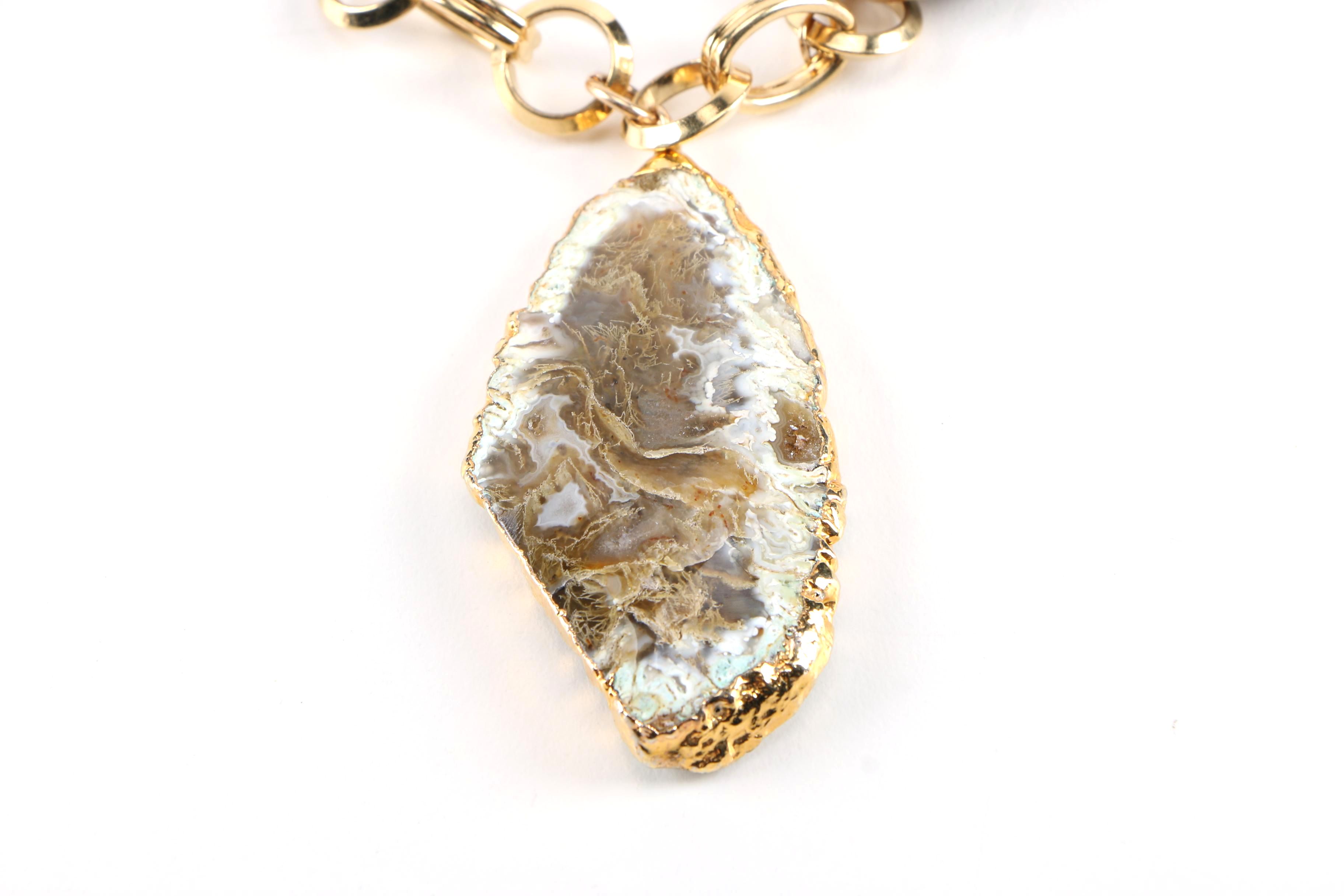 Gold Tone Necklace With Large Agate Accents
