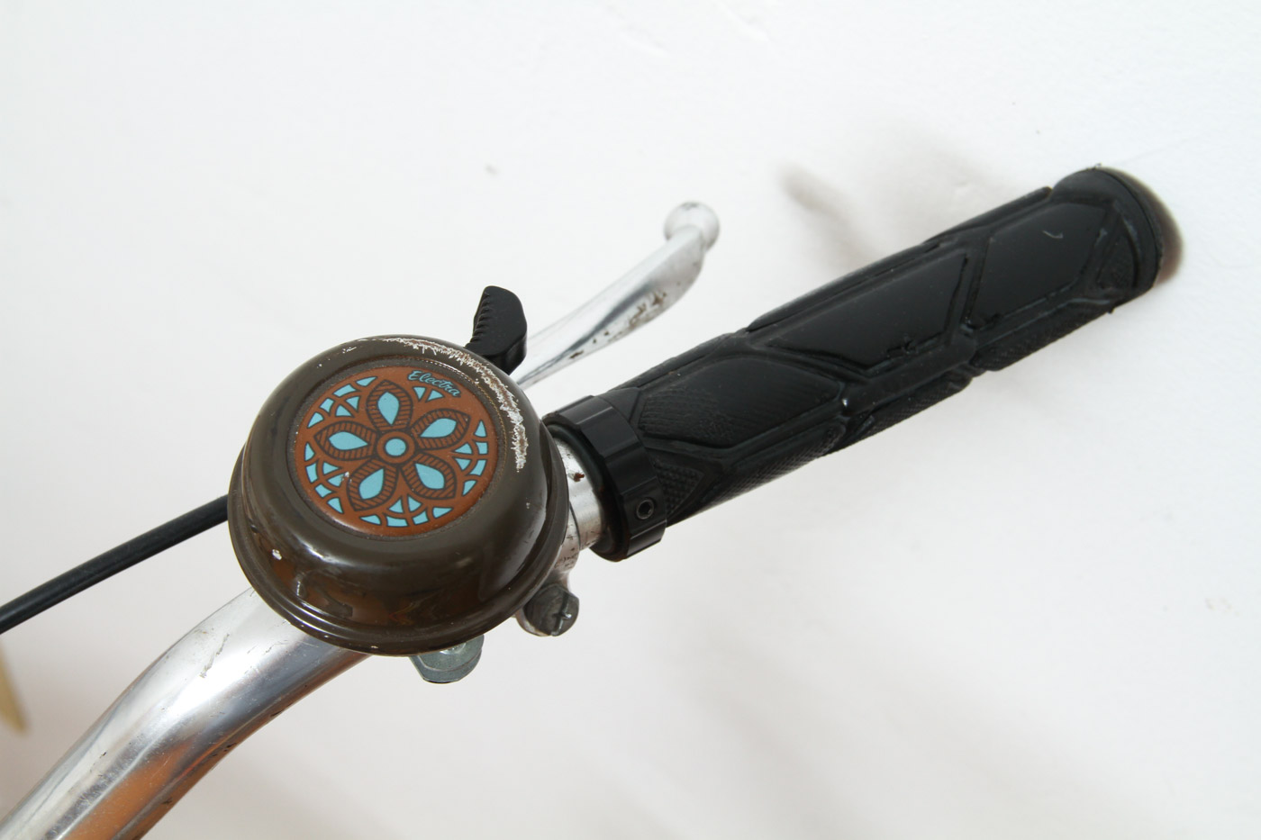 Vintage Peugeot 501 Bicycle  and a leyne pump