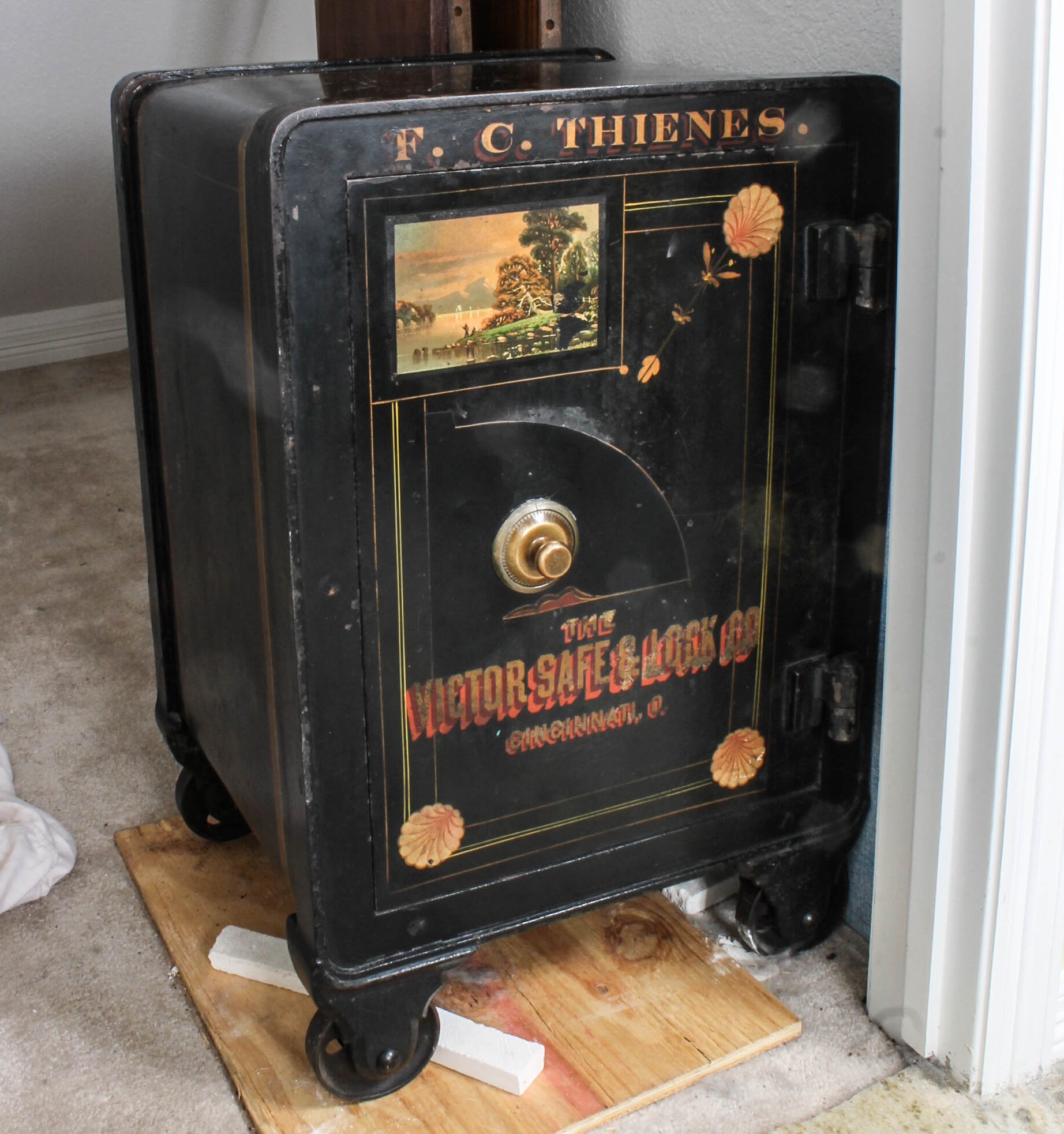 Antique Cast Iron Victor Safe