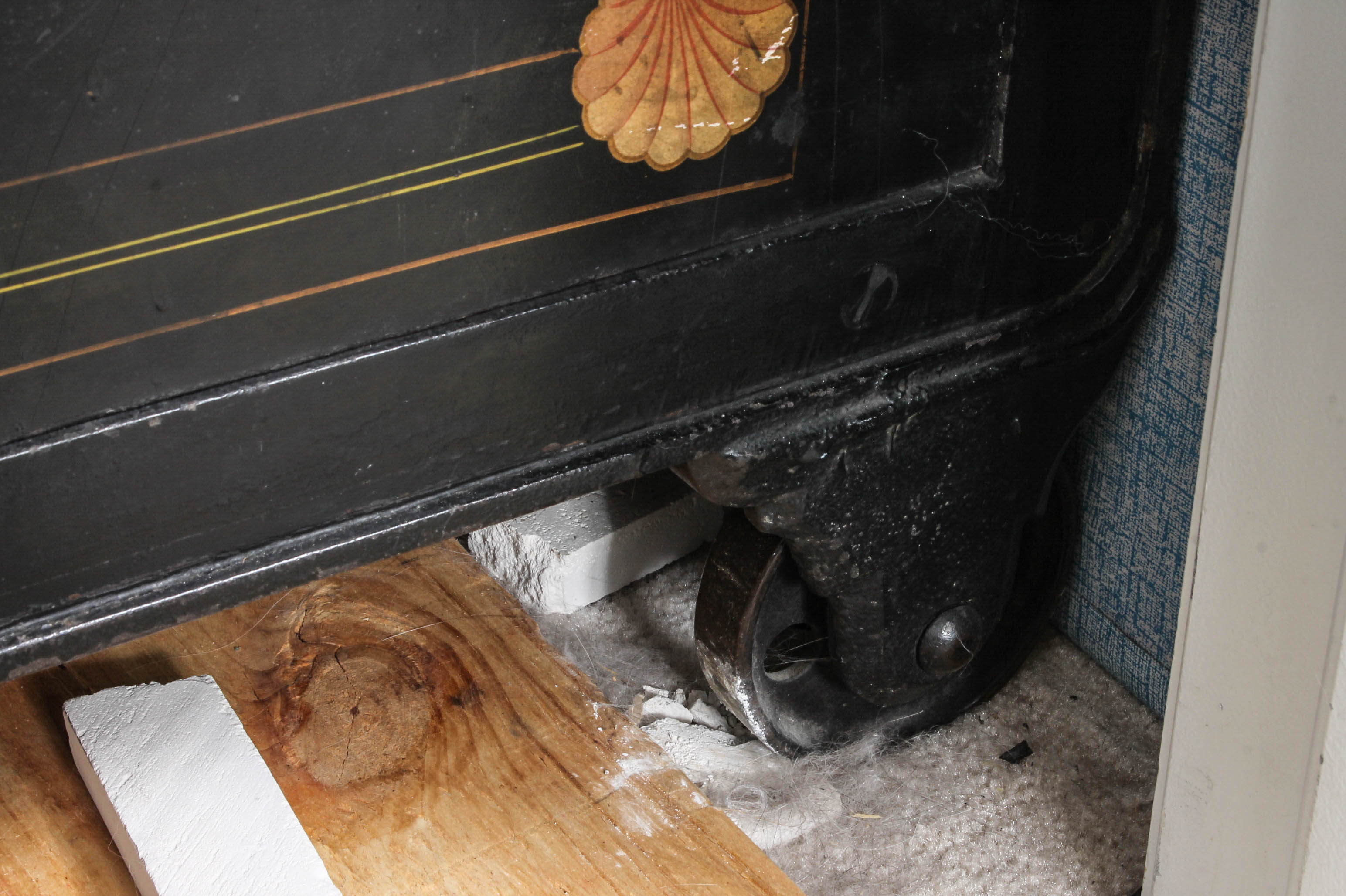 Antique Cast Iron Victor Safe