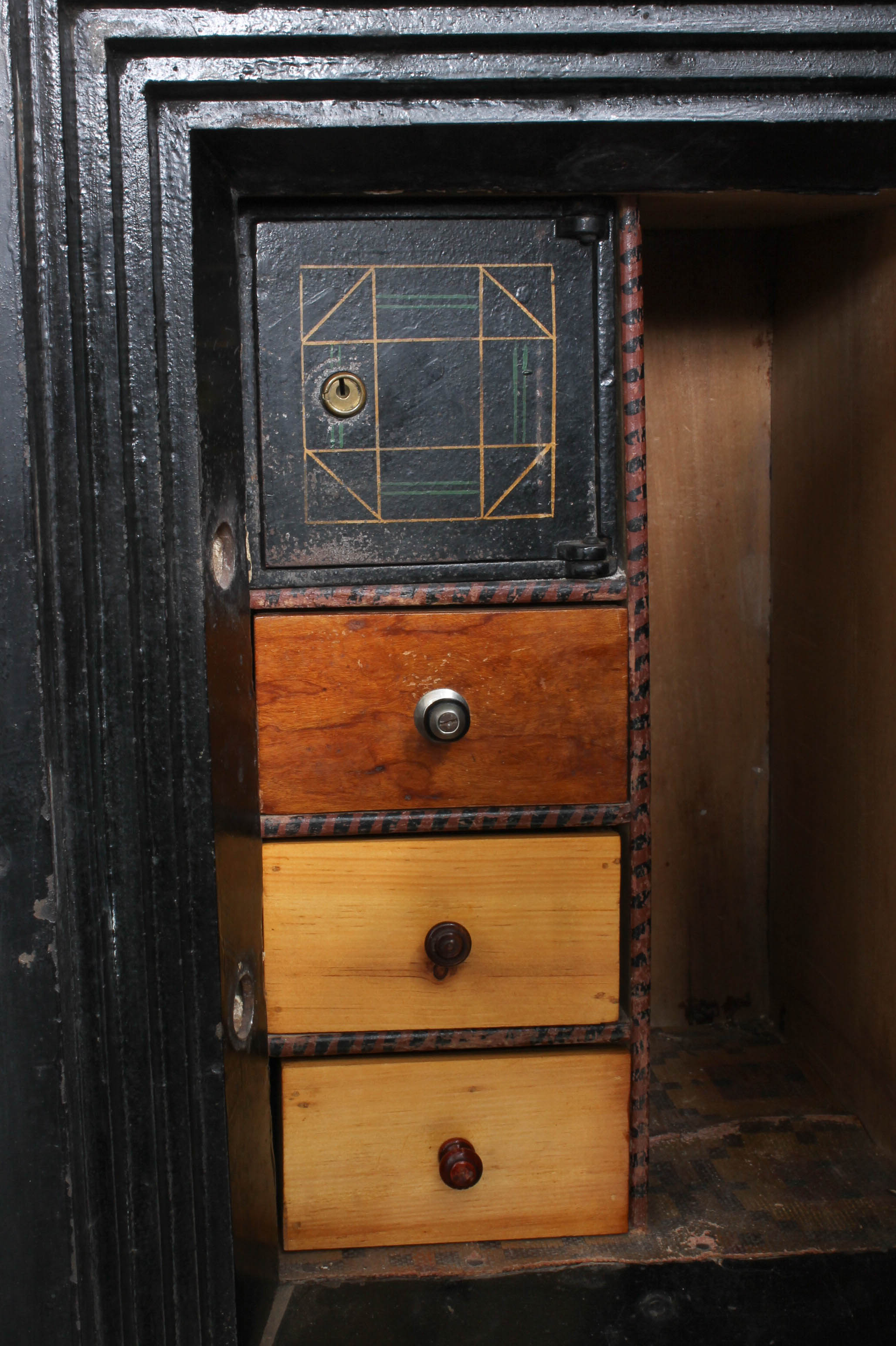 Antique Cast Iron Victor Safe