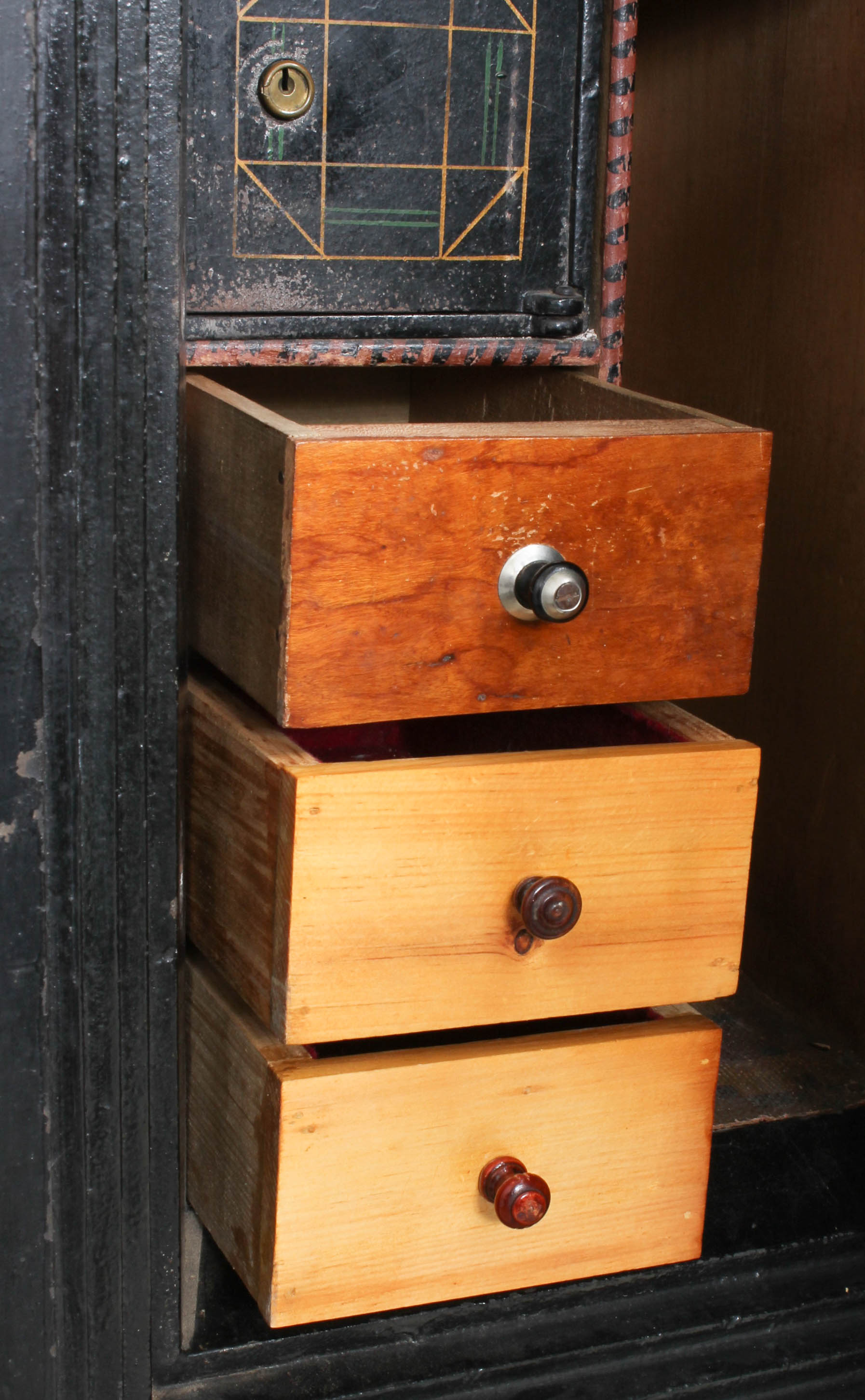 Antique Cast Iron Victor Safe