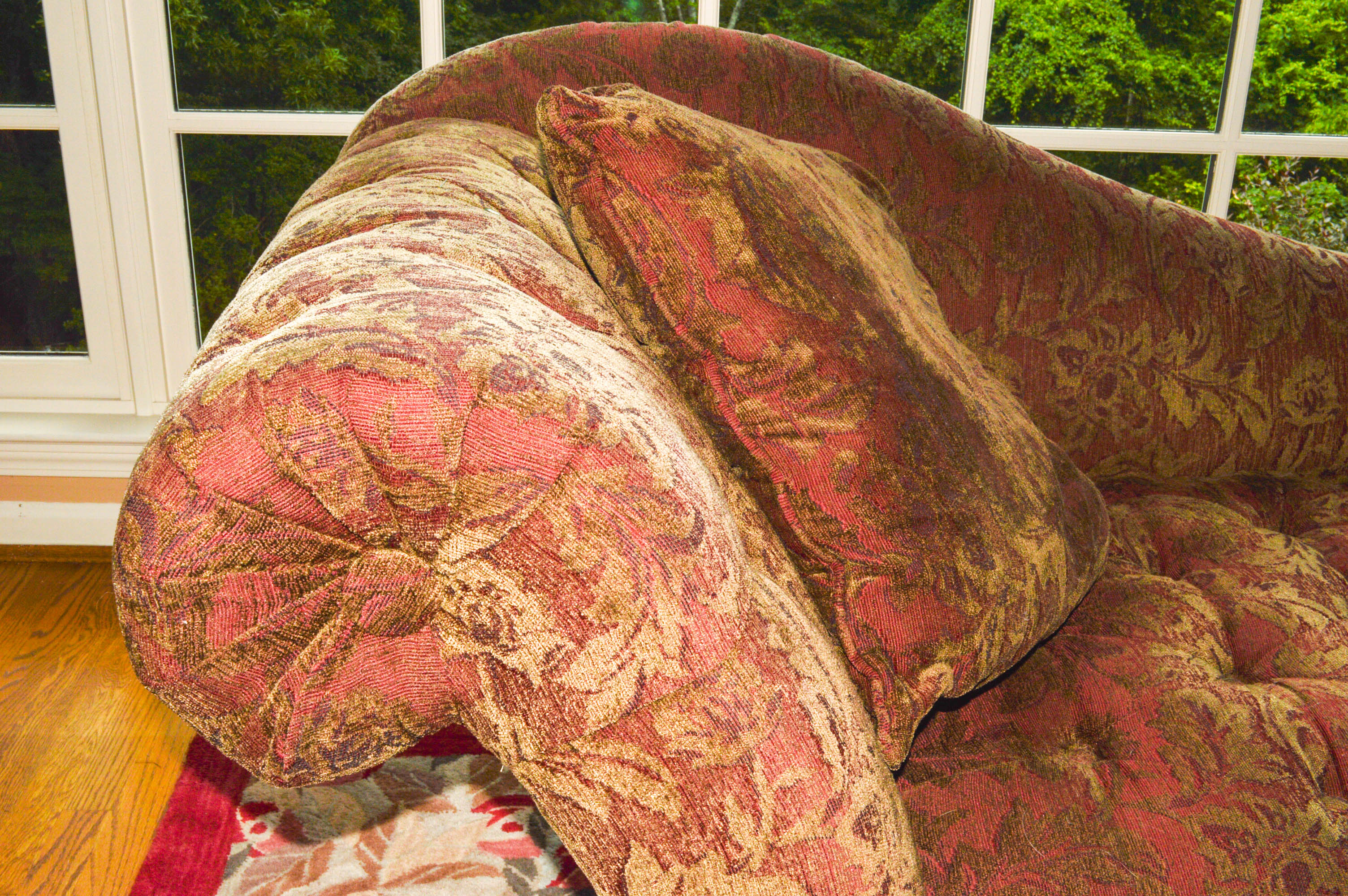 Elegant Contemporary Fainting Couch