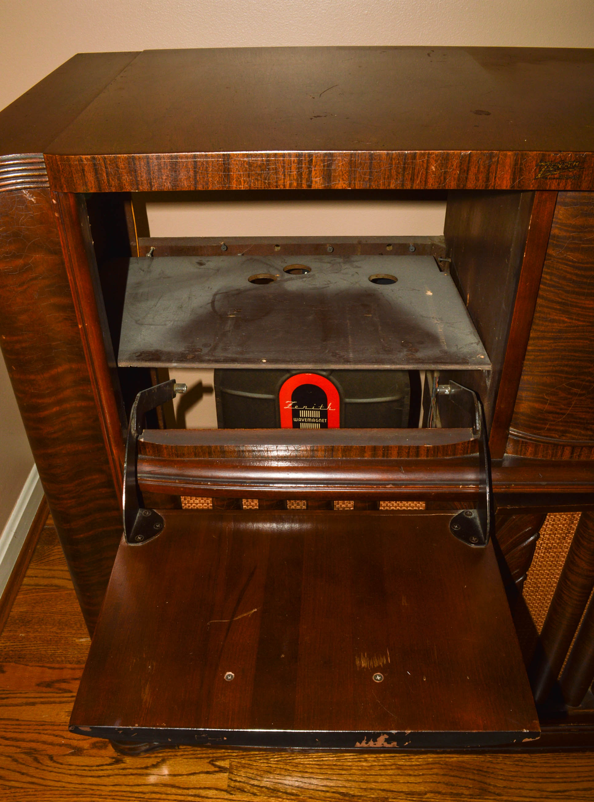 Art Deco Stereo Cabinet With Radio