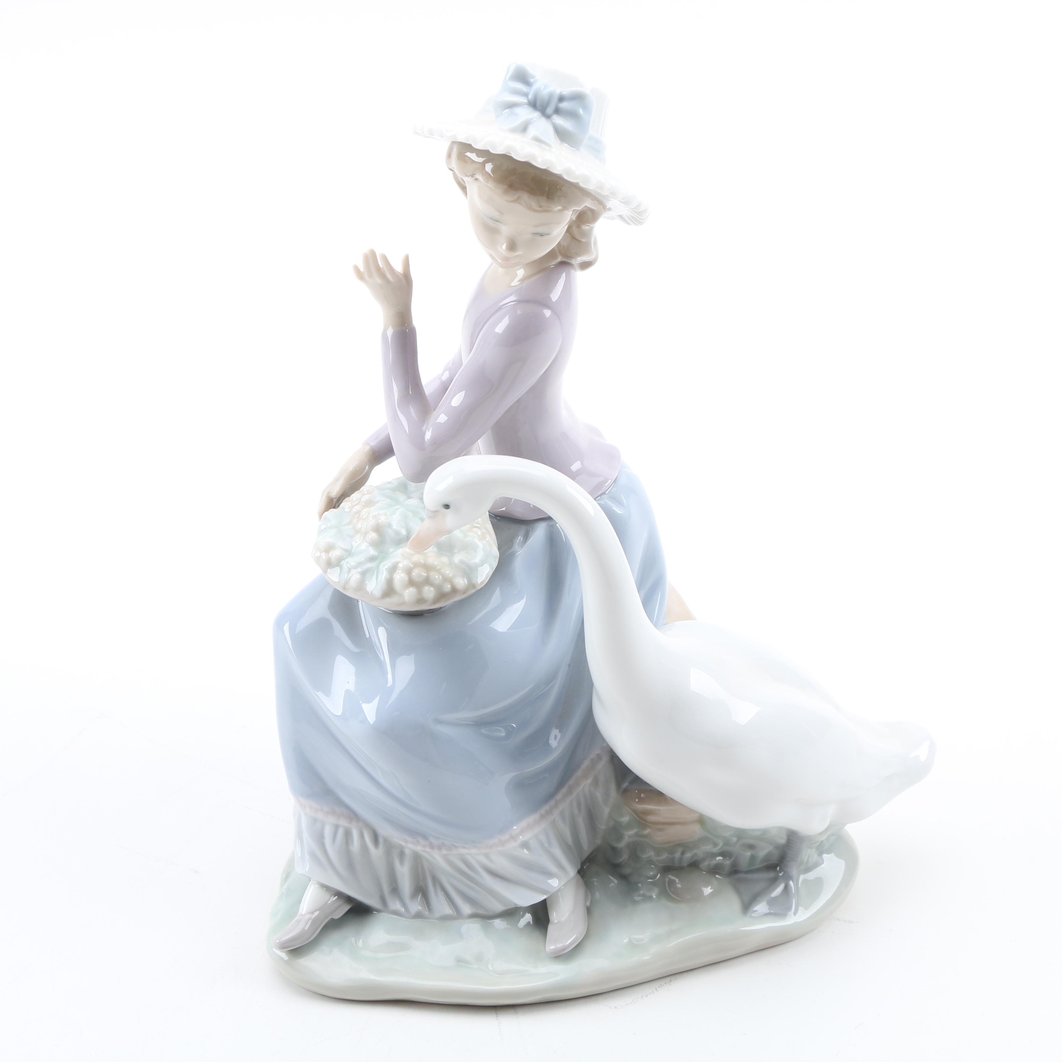Retired Lladro Figurine "Goose Trying to Eat" #05034