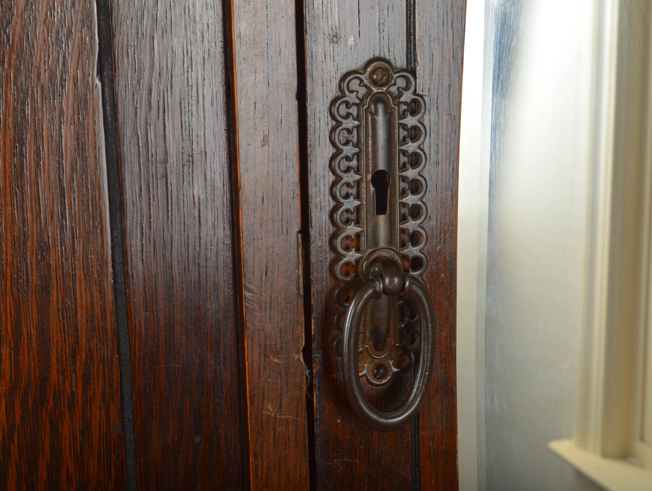 Antique English Quarter Sawn Oak Wardrobe