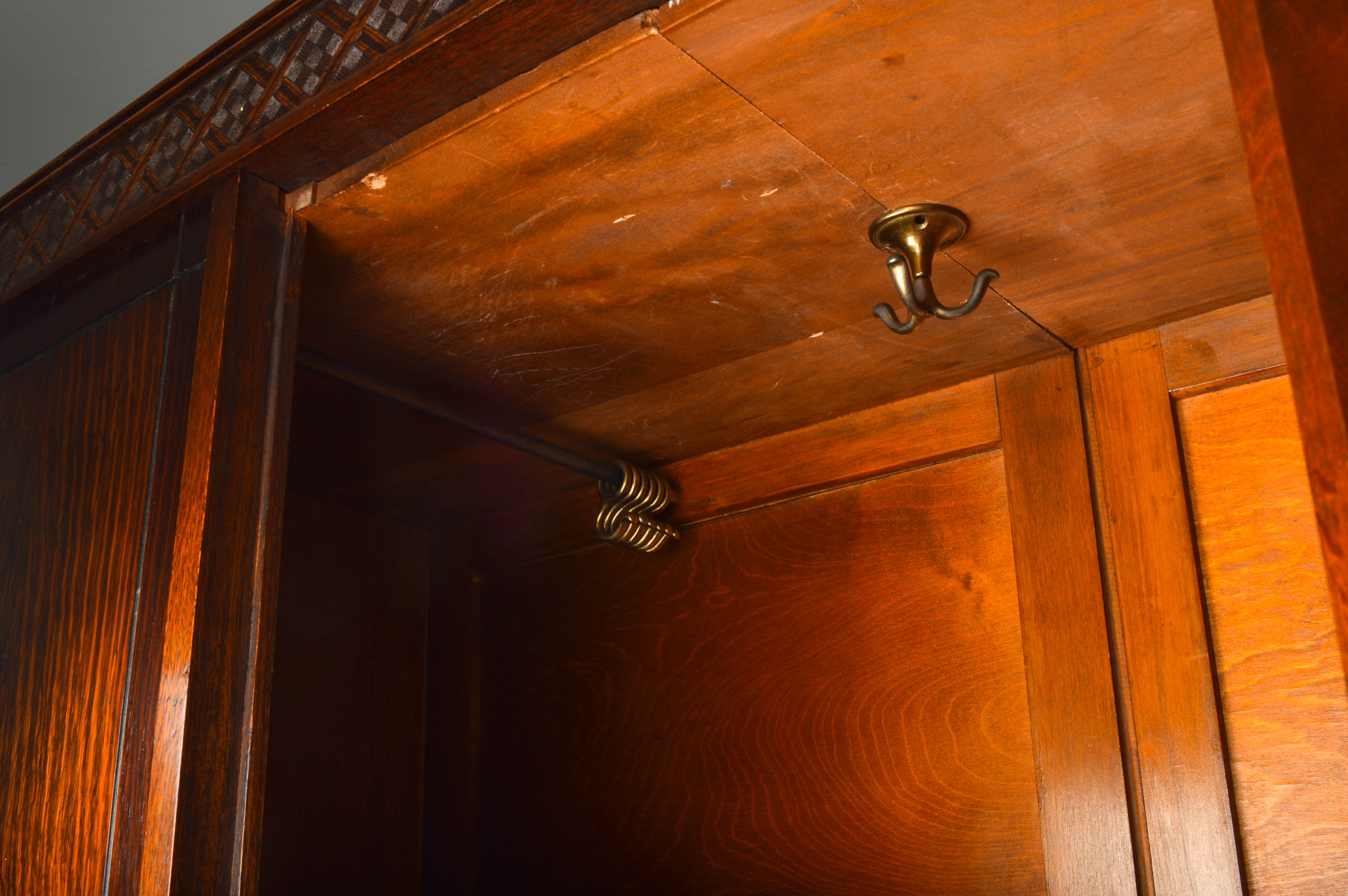 Antique English Quarter Sawn Oak Wardrobe