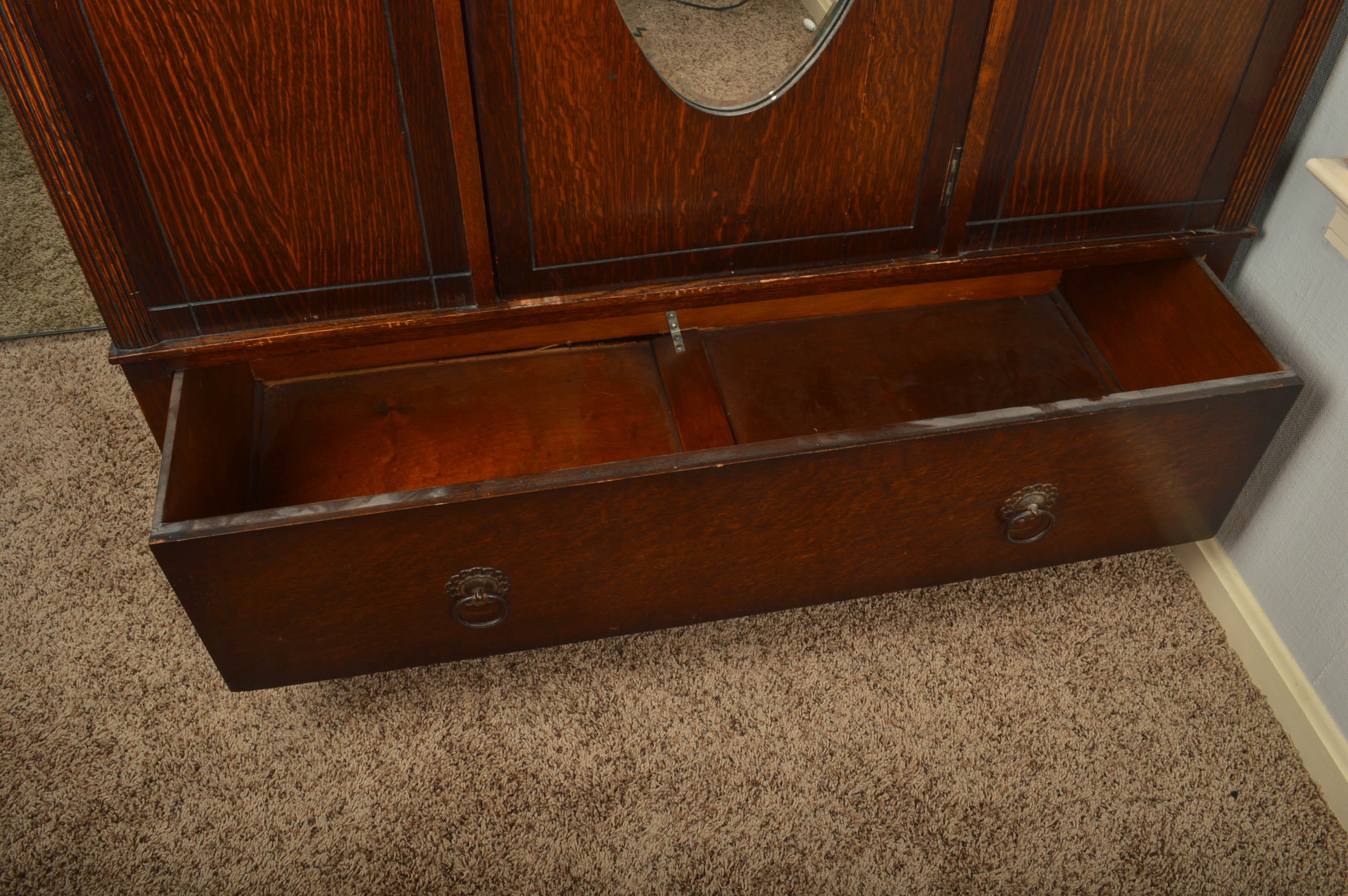 Antique English Quarter Sawn Oak Wardrobe