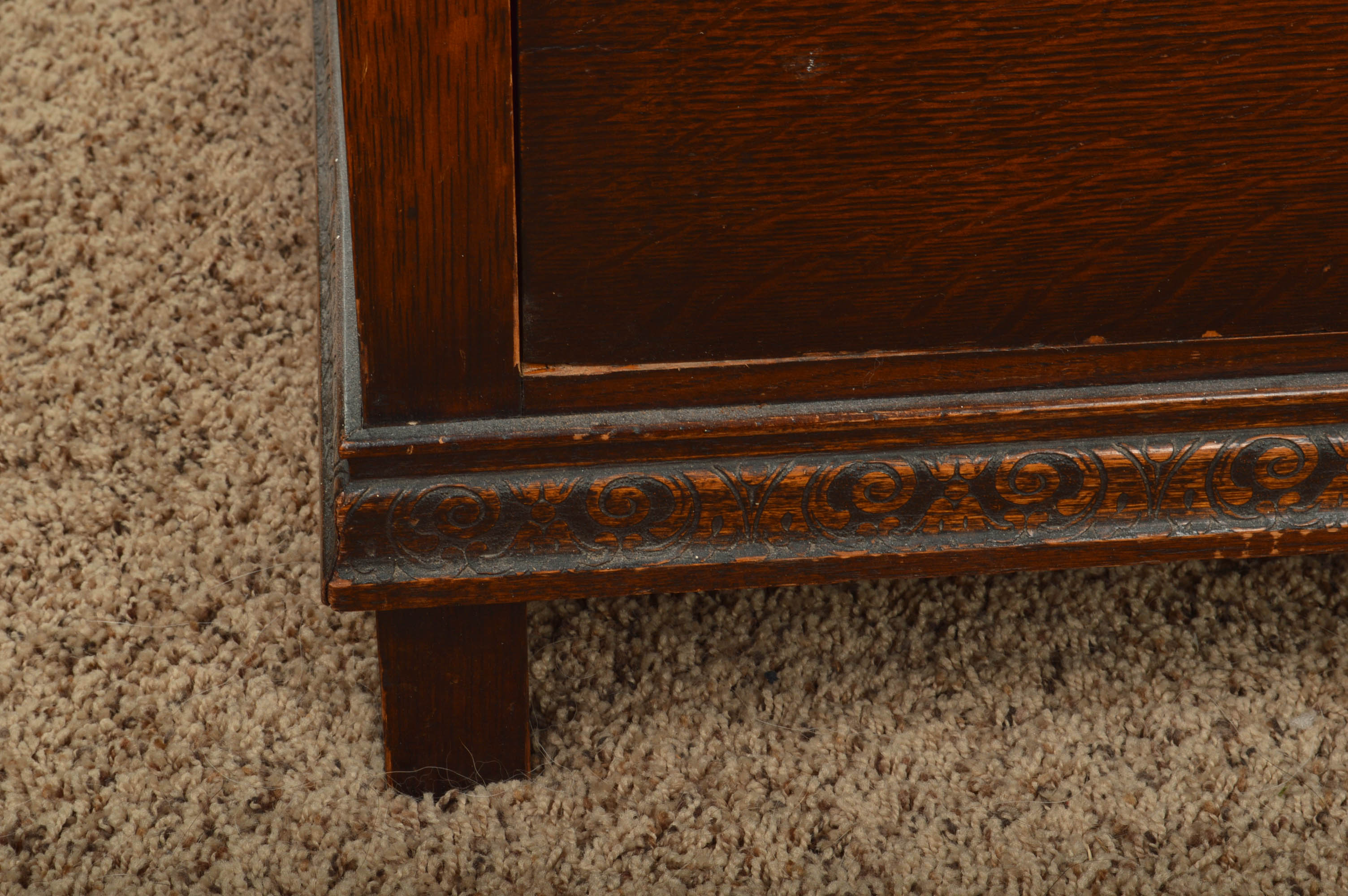 Antique English Quarter Sawn Oak Wardrobe