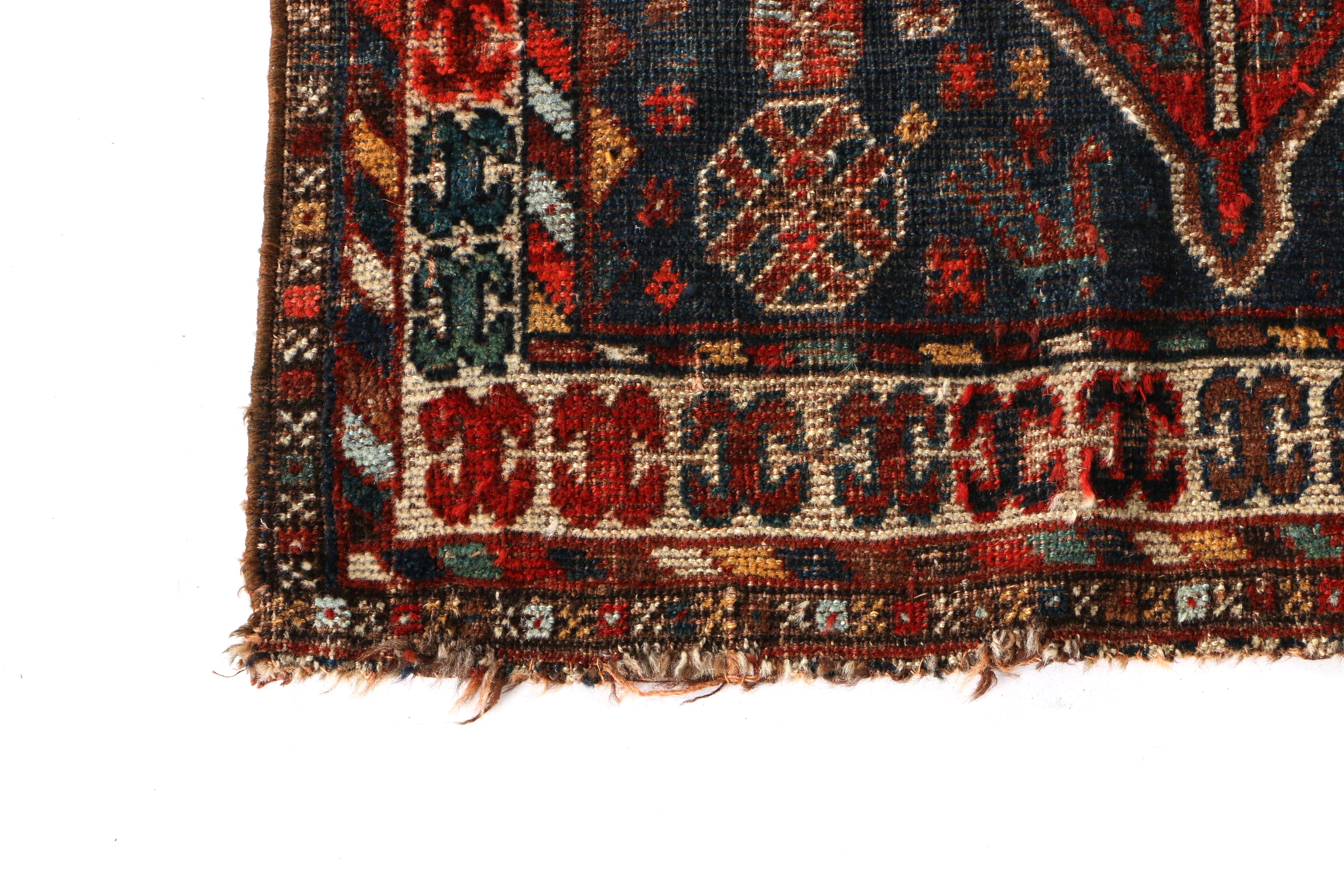 Hand-Knotted Qashqai Wool Accent Rug
