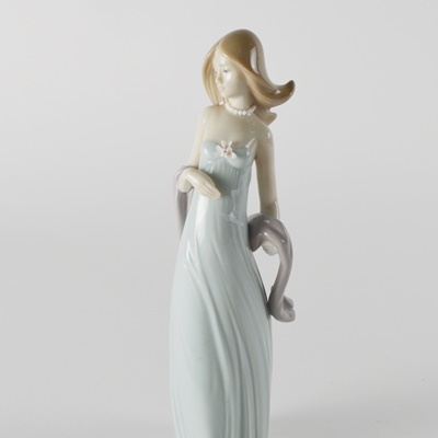 Lladró "Ingénue" Porcelain Figurine