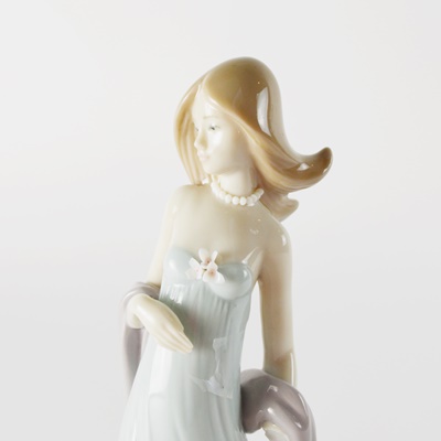 Lladró "Ingénue" Porcelain Figurine