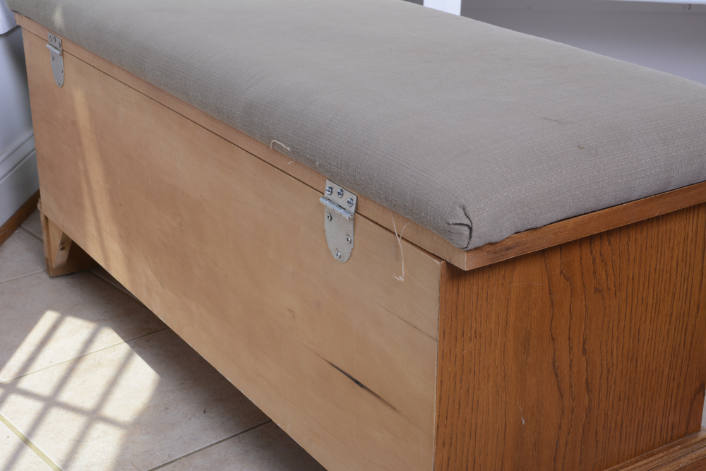 Vintage Oak "Virginia Maid" Trunk Bench by Lane